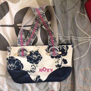 Roxy Hawaiian print purse with wooden toggles